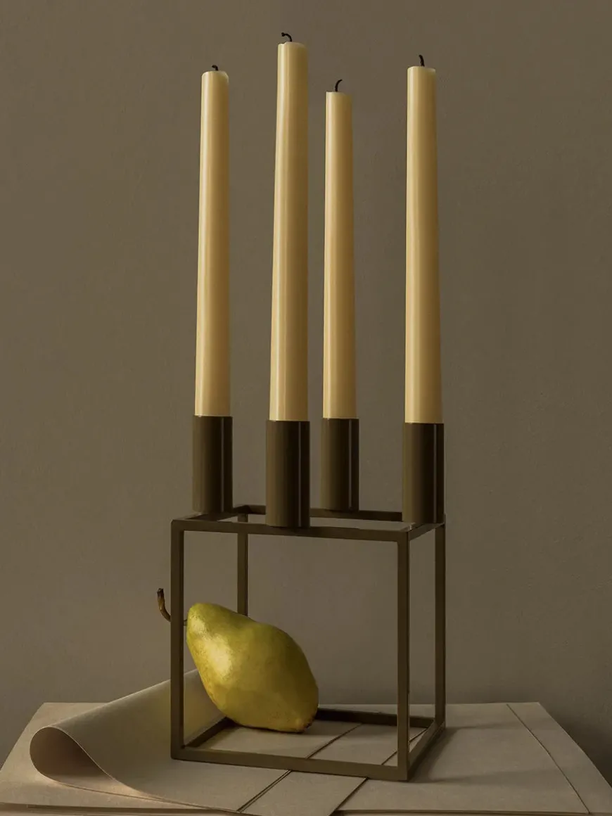 Kubus 4 Lysestage, ivory fra Audo Copenhagen