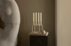 Kubus 4 Lysestage, olive fra Audo Copenhagen