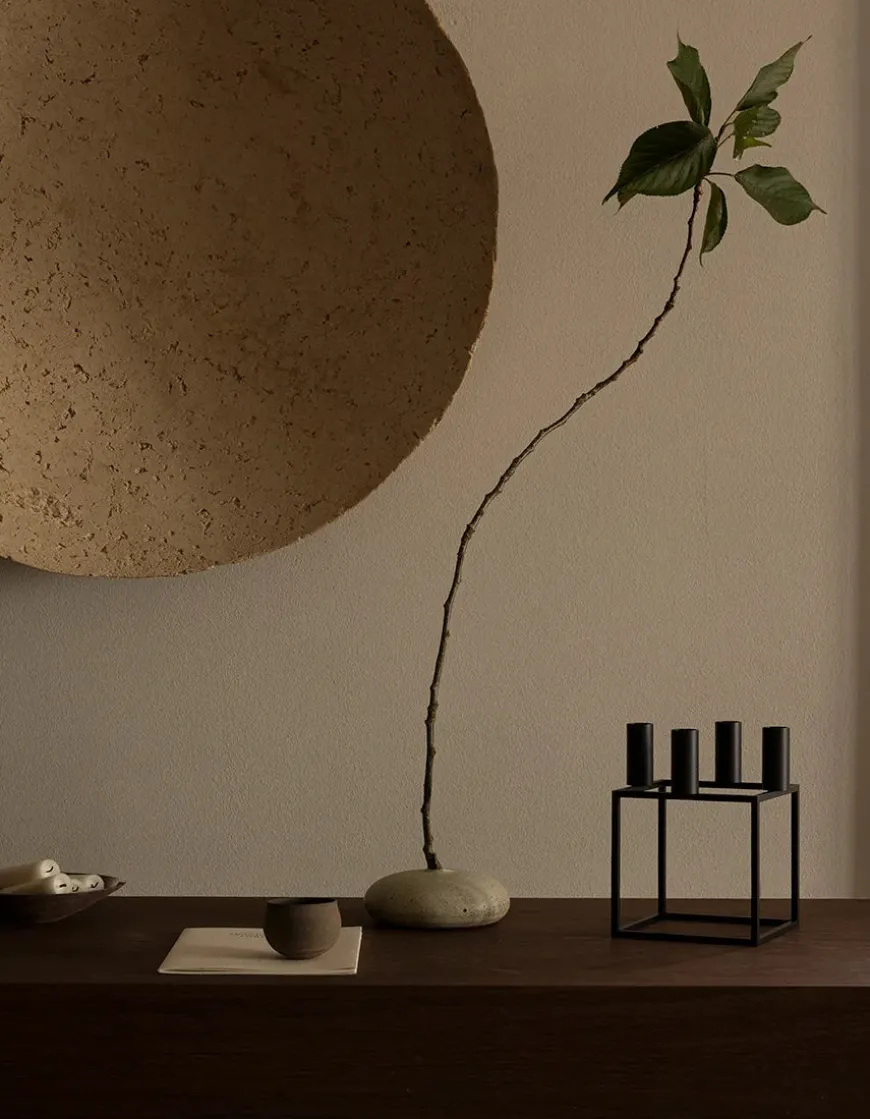 Kubus 4 Lysestage, sort fra Audo Copenhagen