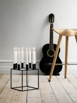 Kubus 8 Lysestage, sort fra Audo Copenhagen