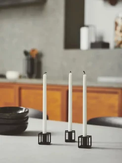 Kubus Micro lysestager, sort fra Audo Copenhagen