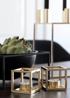 Kubus T Lysestage, hvid fra Audo Copenhagen