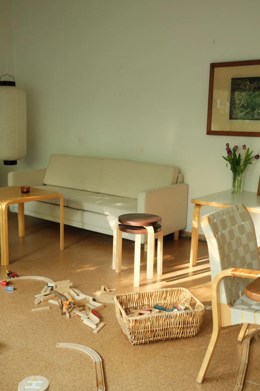 Limited Edition Stool 60, Mahogany Brown fra Artek