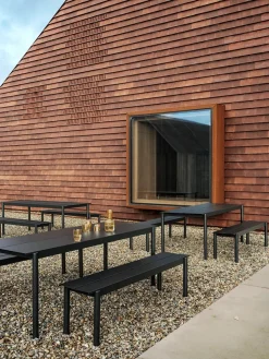 Linear Steel Table, 140x75 cm fra Muuto