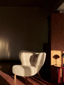 Little Petra inkl. skammel, Sheepskin Moonlight fra &Tradition