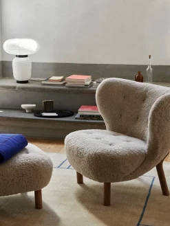 Little Petra inkl. skammel, Sheepskin Moonlight fra &Tradition