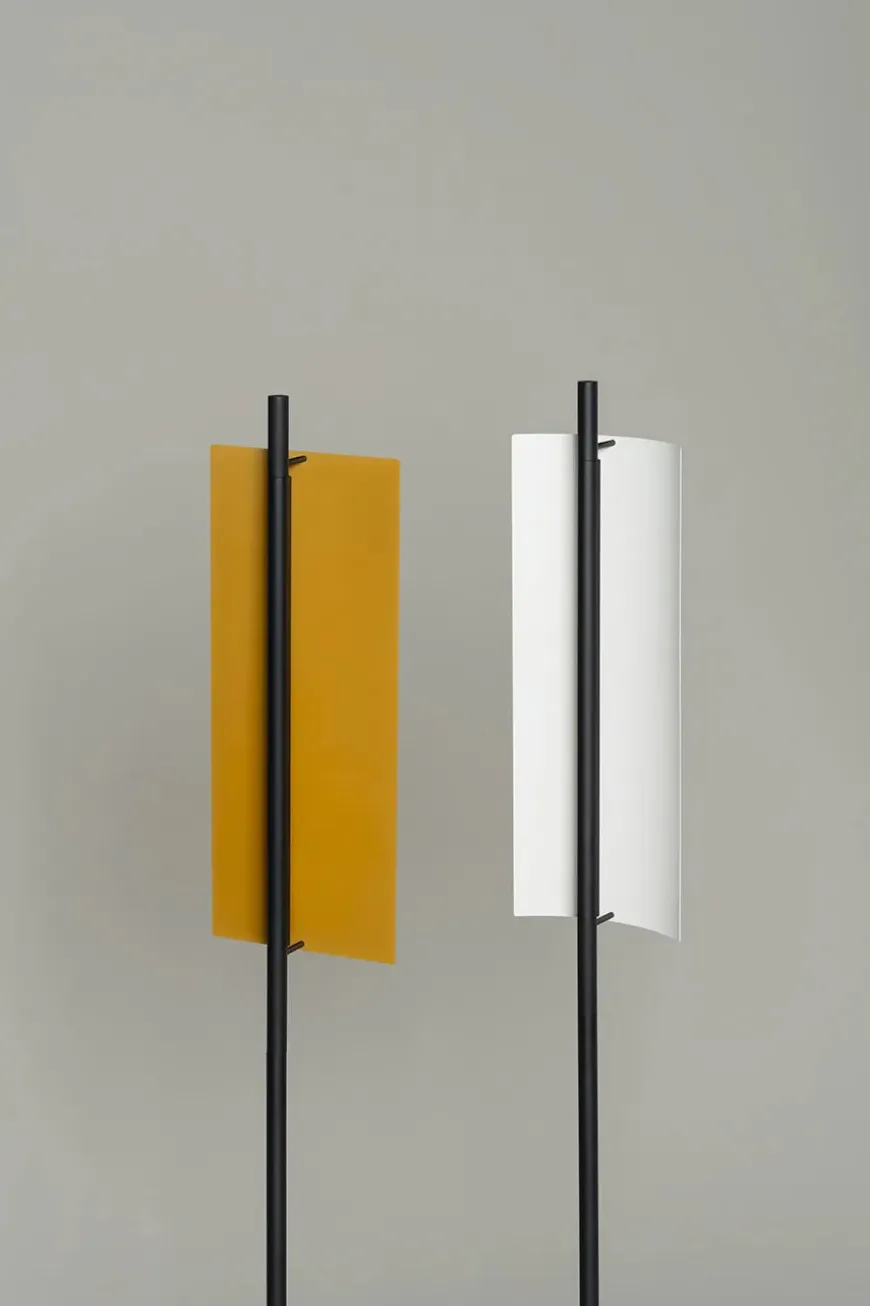 Lámina Dorada 45 Gulvlampe fra Santa and Cole