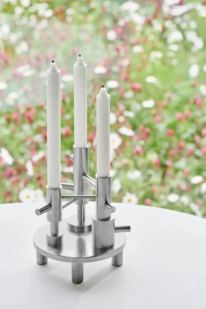 Lysestage large messing af Jaime Hayon