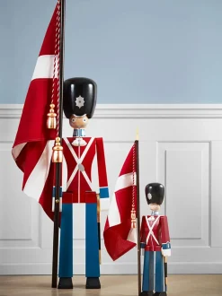 Mellem Fanebærer af Kay Bojesen