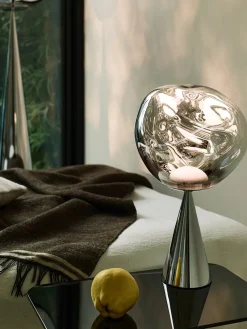 Melt Cone Fat Table Lamp fra Tom Dixon