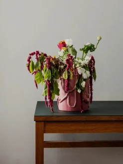 Michael Kvium Jam Vase, nostalgia rose fra raawii