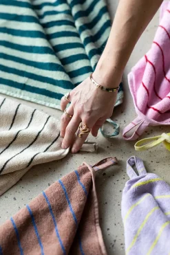 Naram towel - Baby pink & Ski patrol fra Bongusta