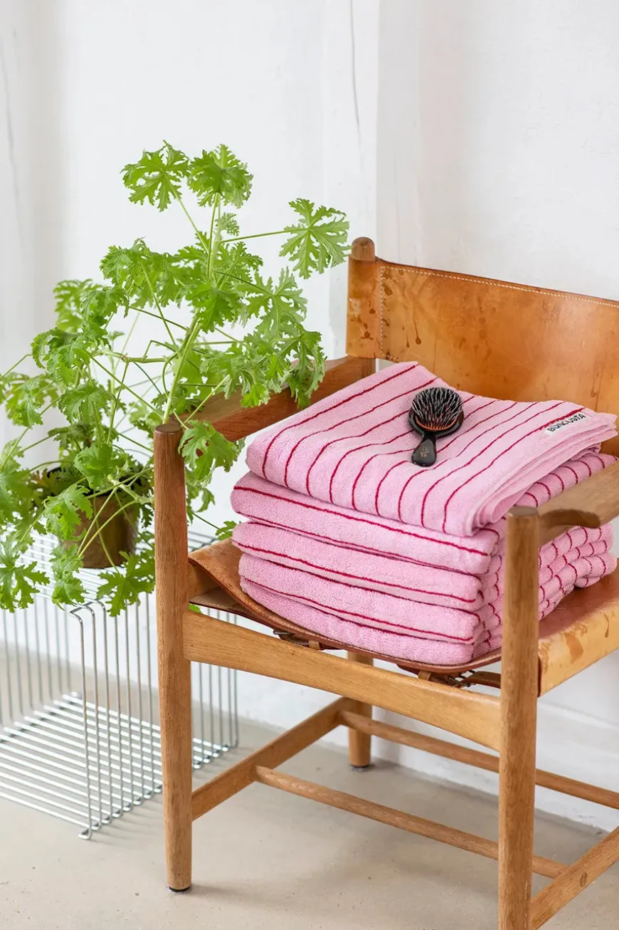 Naram towel - Baby pink & Ski patrol fra Bongusta