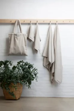 Naram towel - Baby pink & Ski patrol fra Bongusta