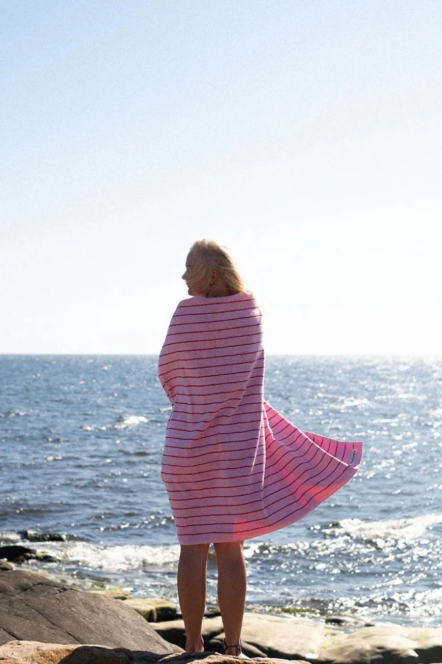 Naram towel - Baby pink & Ski patrol fra Bongusta