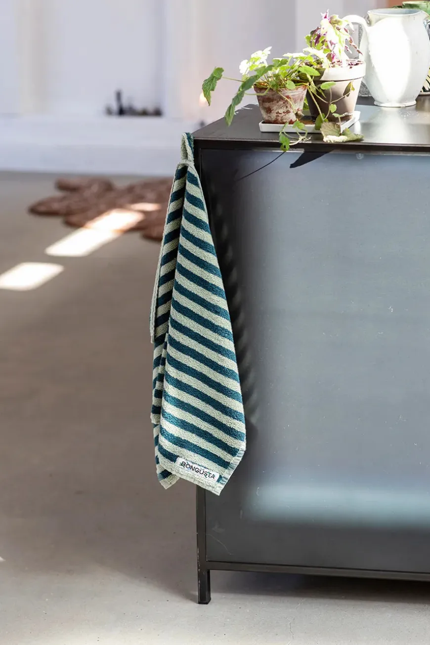 Naram towel - Sea foam & Deep teal fra Bongusta
