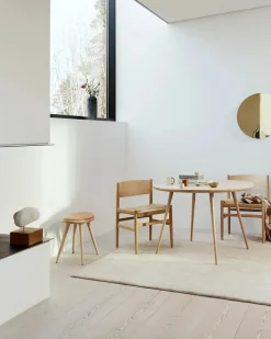 Nestor stol, sort bøg med natur flet fra Mater