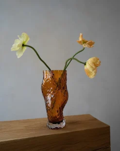Ostrea Vase, amber fra Hein Studio