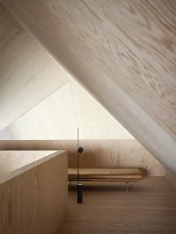 Outline Daybed, cognac leather fra Muuto