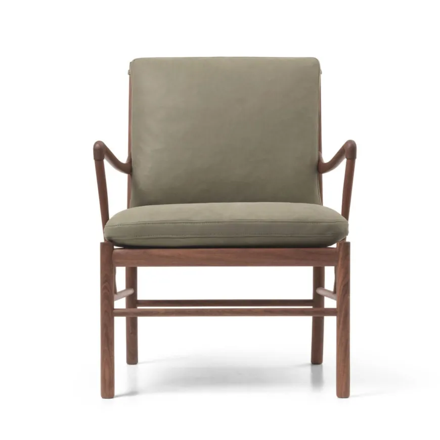 OW149 Colonial lænestol, valnød olie, Terra-læder af Ole Wanscher