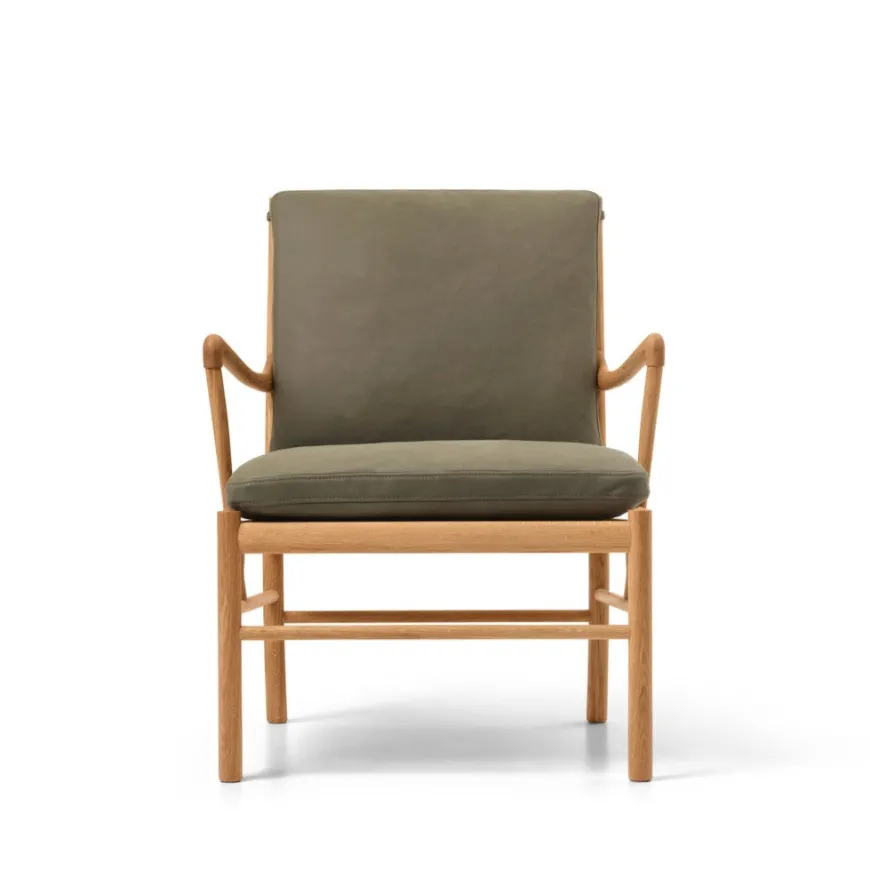 OW149 Colonial lænestol, valnød olie, Terra-læder af Ole Wanscher