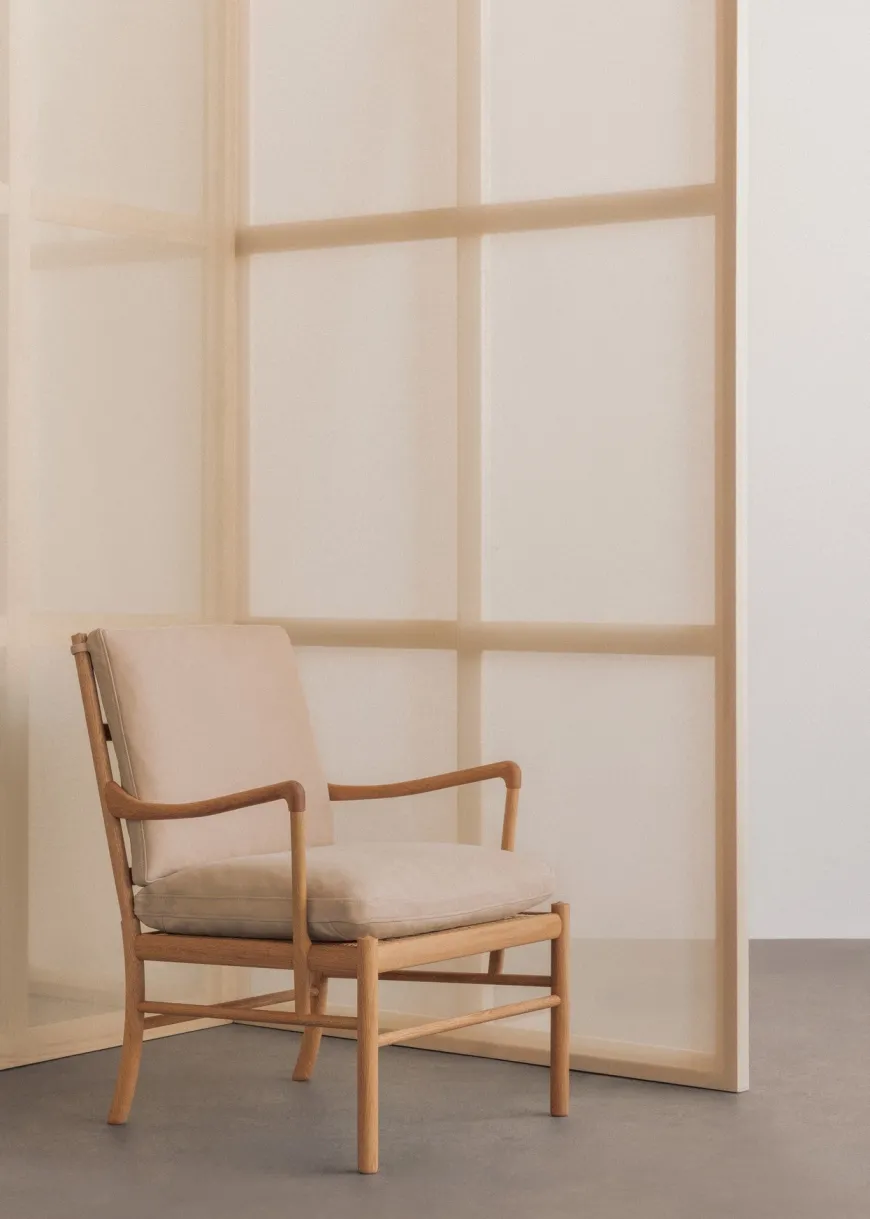 OW149 Colonial lænestol, valnød olie, Terra-læder af Ole Wanscher