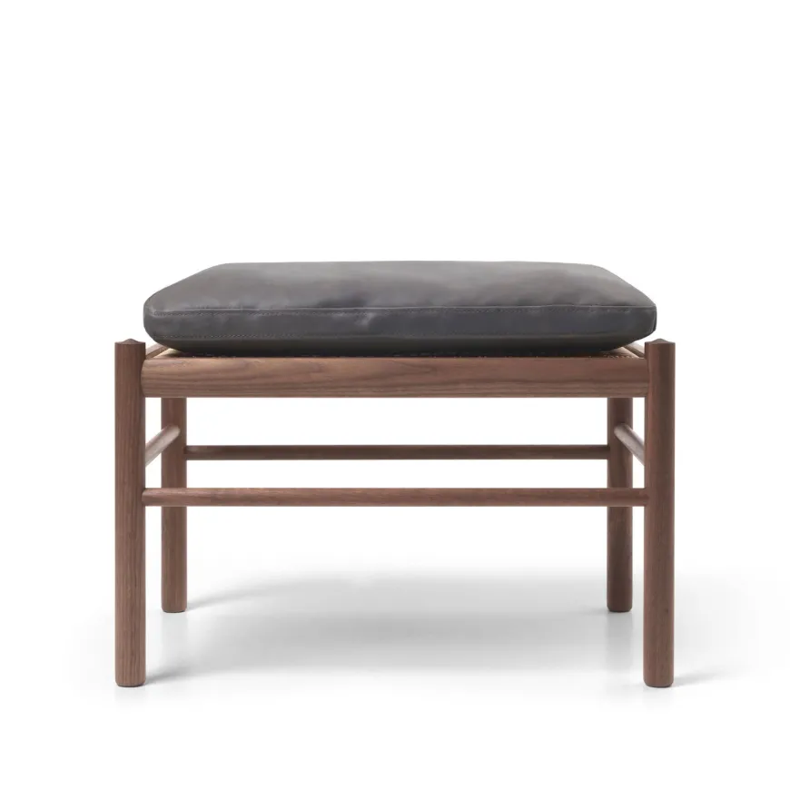 OW149F Fodskammel til Colonial lænestol, valnød olie, Terra-læder af Ole Wanscher