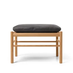 OW149F Fodskammel til Colonial lænestol, eg olie, Terra-læder af Ole Wanscher