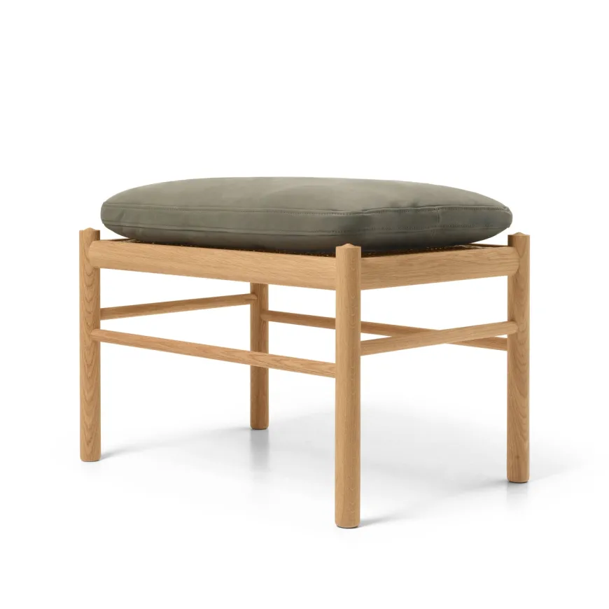 OW149F Fodskammel til Colonial lænestol, eg olie, Terra-læder af Ole Wanscher