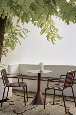 Palissade Armchair, iron red fra Hay