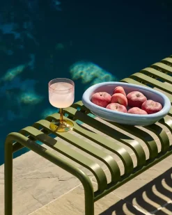 Palissade Bench, iron red fra Hay