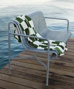 Palissade Dining Bench med armlæn, antracit fra Hay