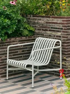 Palissade Lounge Chair Low, iron red fra Hay