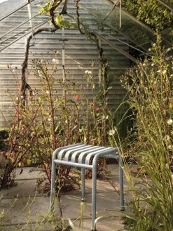 Palissade Stool, iron red fra Hay