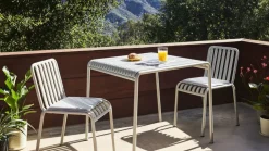 Palissade Table 90x82, iron red fra Hay