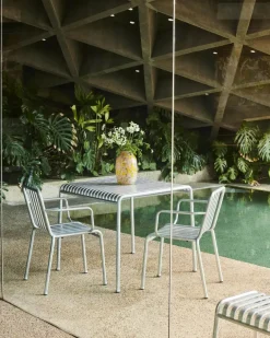 Palissade Table 90x82, iron red fra Hay