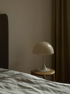 Panthella 320 bordlampe, opal af Verner Panton