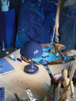 Panthella 160 Portable V3, chrome blue grey af Verner Panton