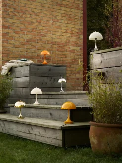 Panthella 160 Portable V3, opal beige af Verner Panton