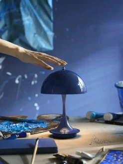 Panthella 160 Portable V3, opaque coral af Verner Panton