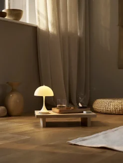 Panthella 160 Portable V3, opaque black af Verner Panton