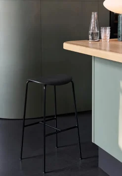 Pavilion Counter Stool AV37 fra &Tradition