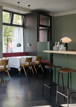 Pavilion Counter Stool AV37 fra &Tradition