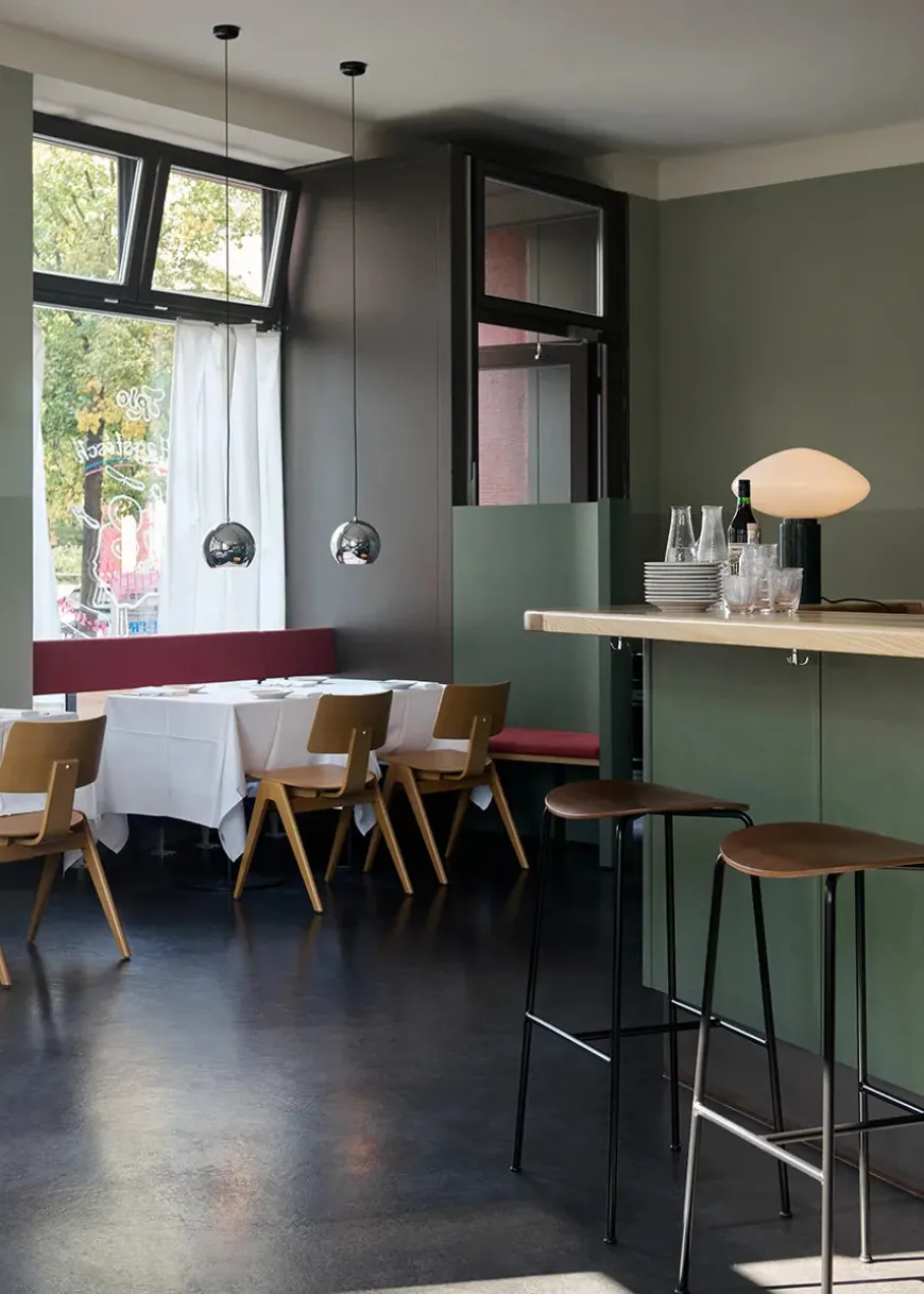 Pavilion Counter Stool AV37 fra &Tradition