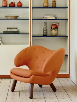 Pelikan stol, valnød af Finn Juhl