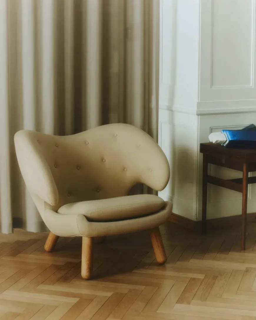 Pelikan stol, valnød af Finn Juhl