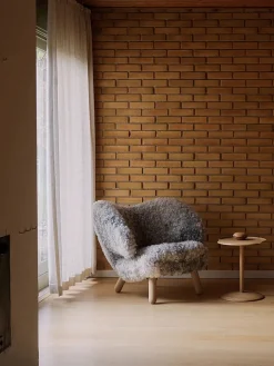 Pelikanstolen, gotlandsk fåreskind af Finn Juhl