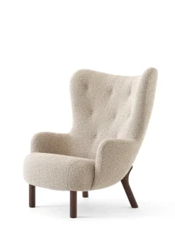 Petra VB3 Chair, sahara sheepskin/oak fra &Tradition