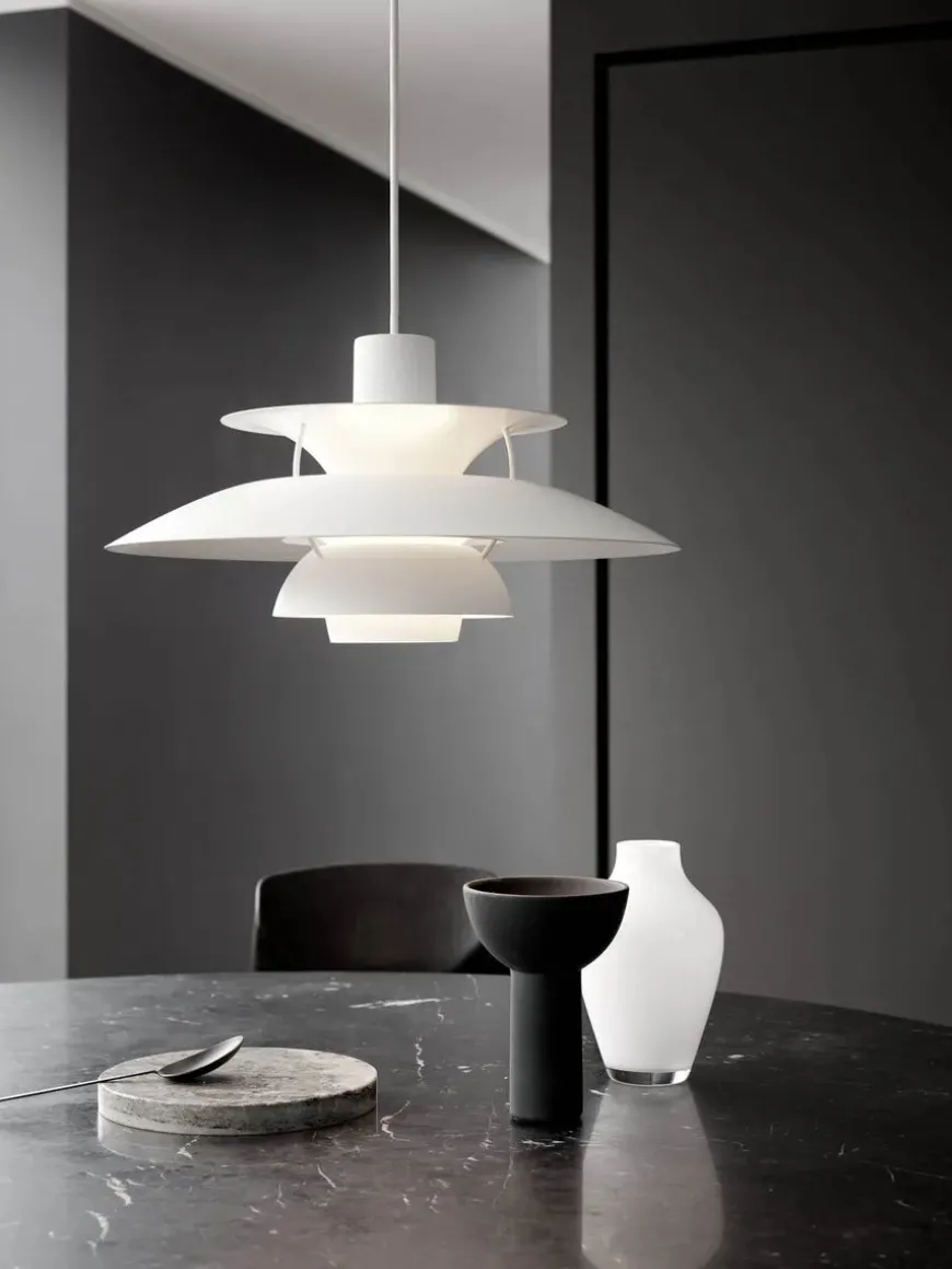 PH 5 Pendant, Monochrome Burgundy af Poul Henningsen