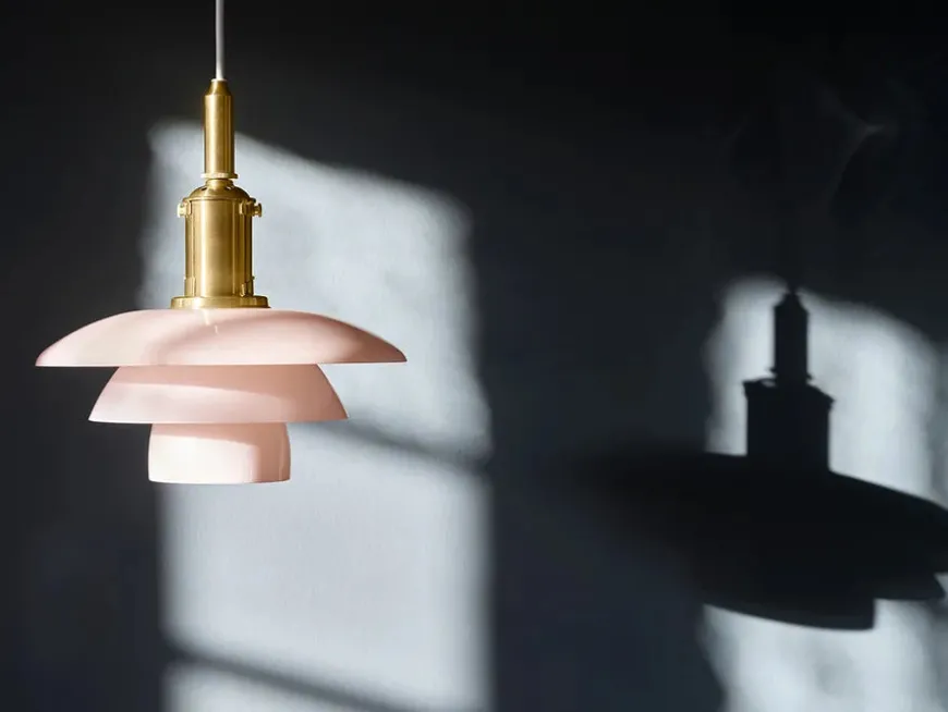 PH 3/3 pendel, messing/opalt glas, limited edition 2022 af Poul Henningsen